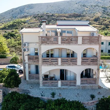 Vujeva By Pag Tours باغ