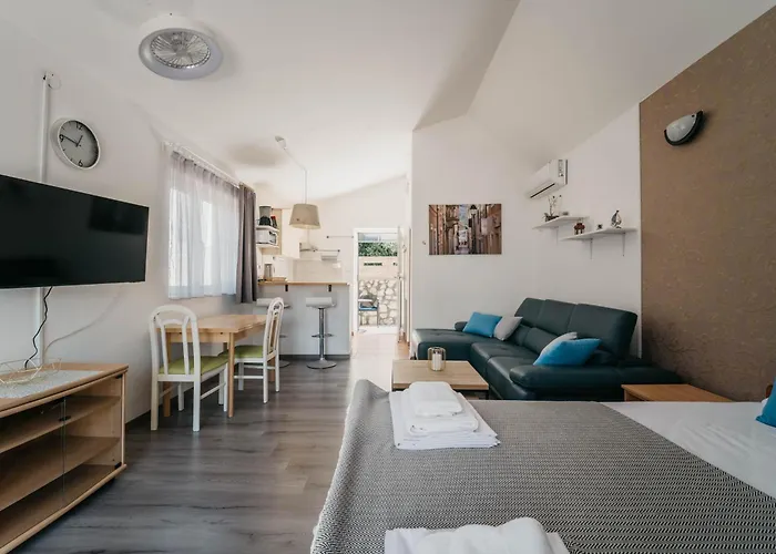 Vujeva By Pag Tours *